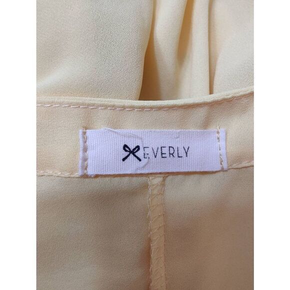 Everly Plus Size Blouse - Picture 4 of 4